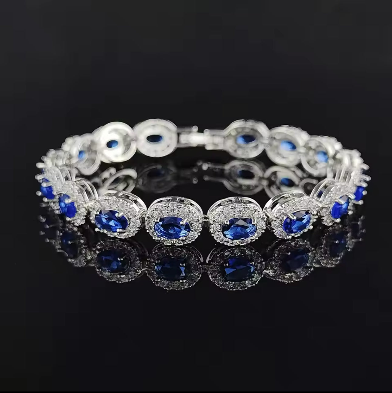 Blue eyes bracelet